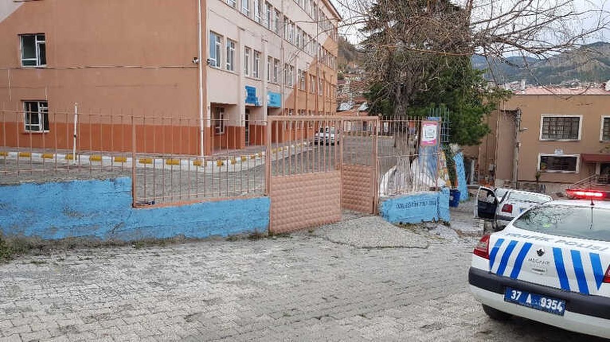 Tosya\'da Okula Silahla Ateş Eden Şahıs Tutuklandı