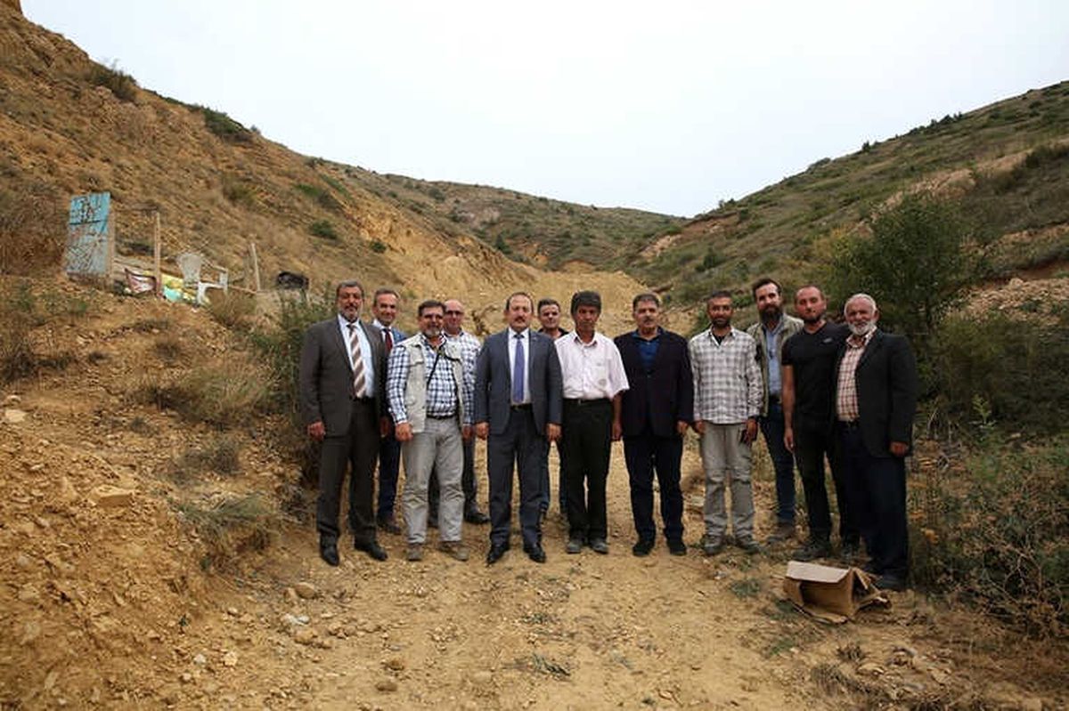 Vali Ali Hamza Pehlivan Kehribar Rezervi Bulan Heytam Haşlak\'ı Maden Alanında Ziyaret Etti