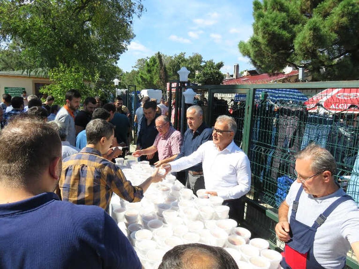 Yeni Sanayi Sitesi Kooperatifi\'nden Esnafa Aşure İkramı