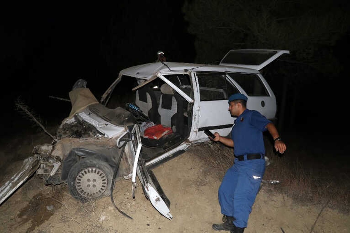 Yoldan Çıkan Otomobil Ağaçlık Alana Uçtu: 1\'i Ağır 2 Yaralı