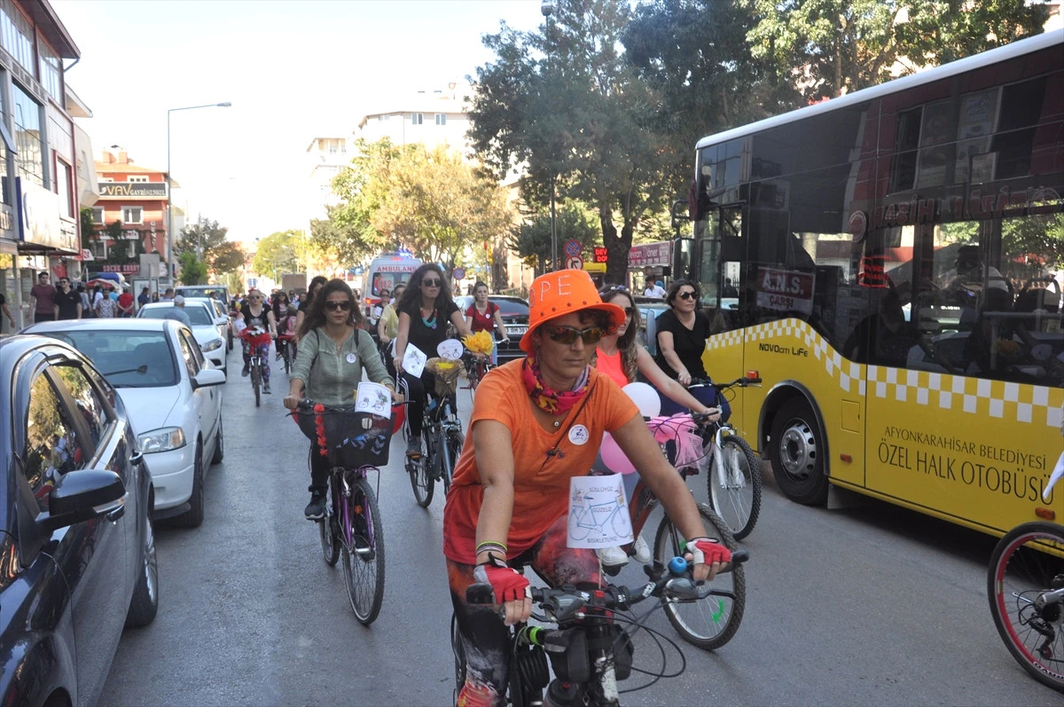 Afyonkarahisar\'da "Süslü Kadınlar Bisiklet Turu" Etkinliği