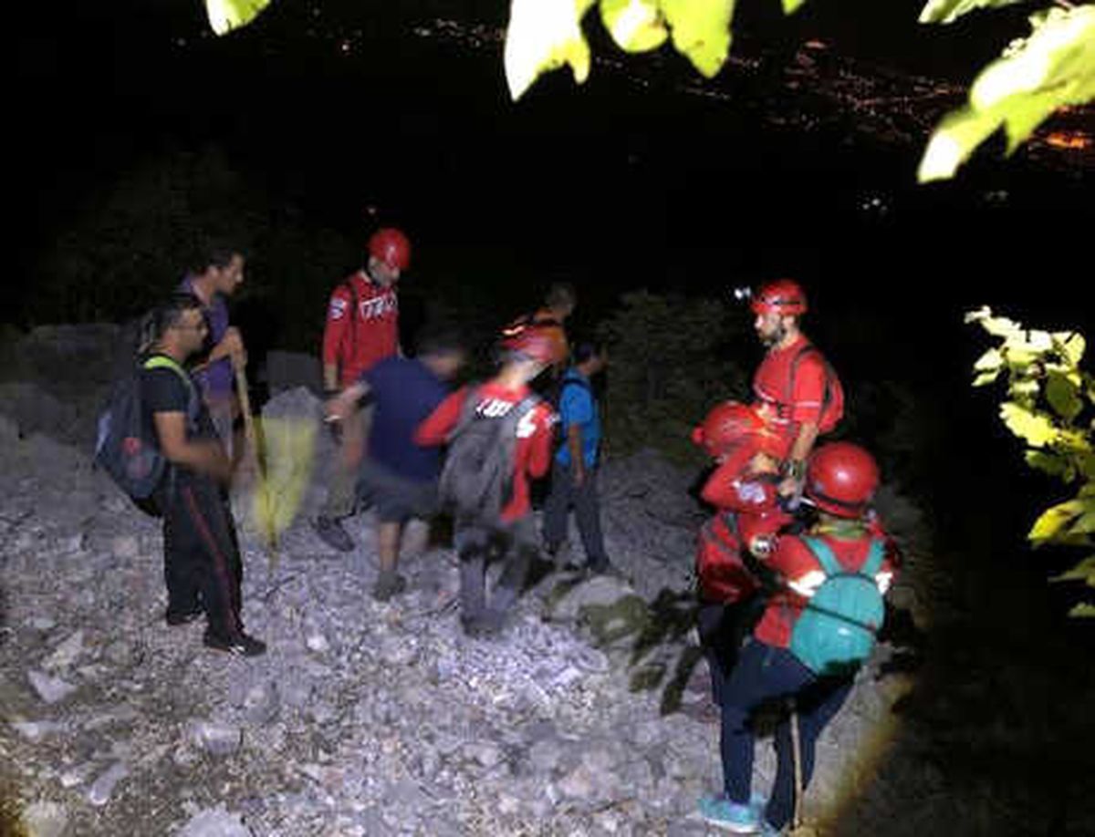 Alanya\'da Dağda Kaybolan 6 Kişiyi Akut Kurtardı