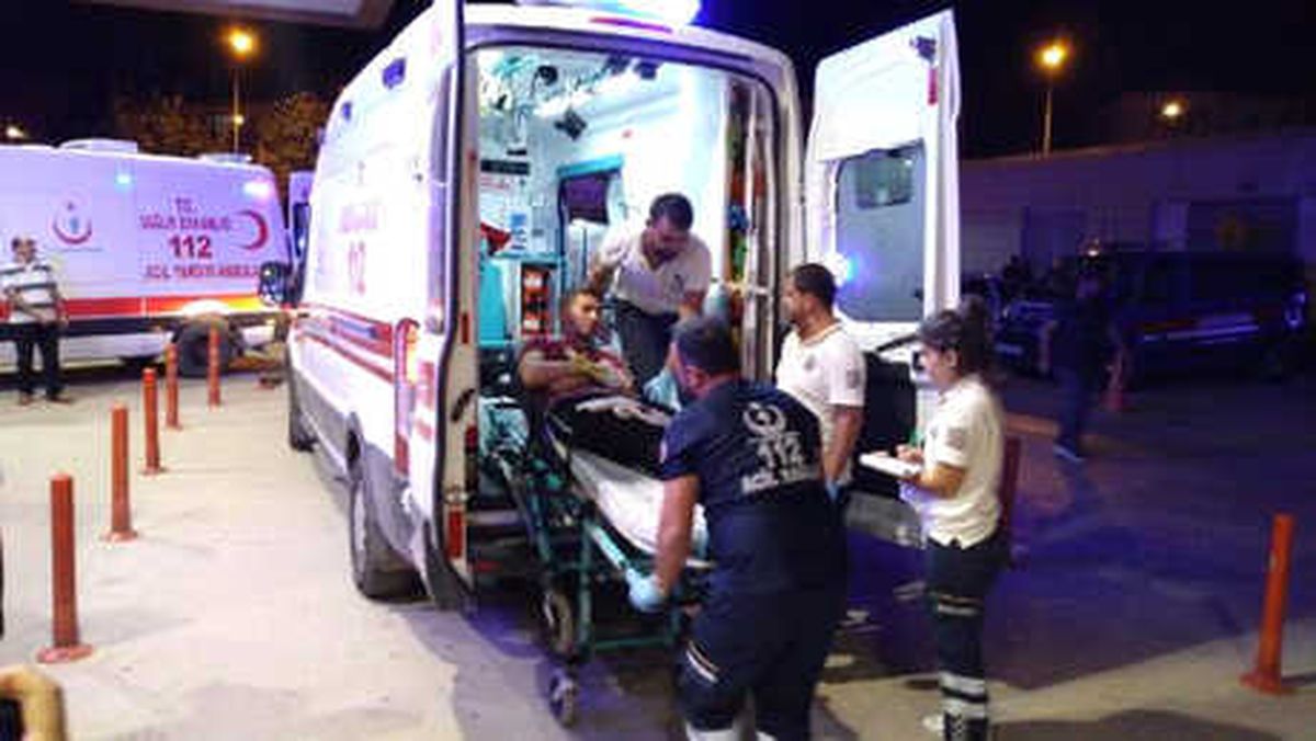 Alkollü Genç Ağabeyi ve Babasını Bıçakladı