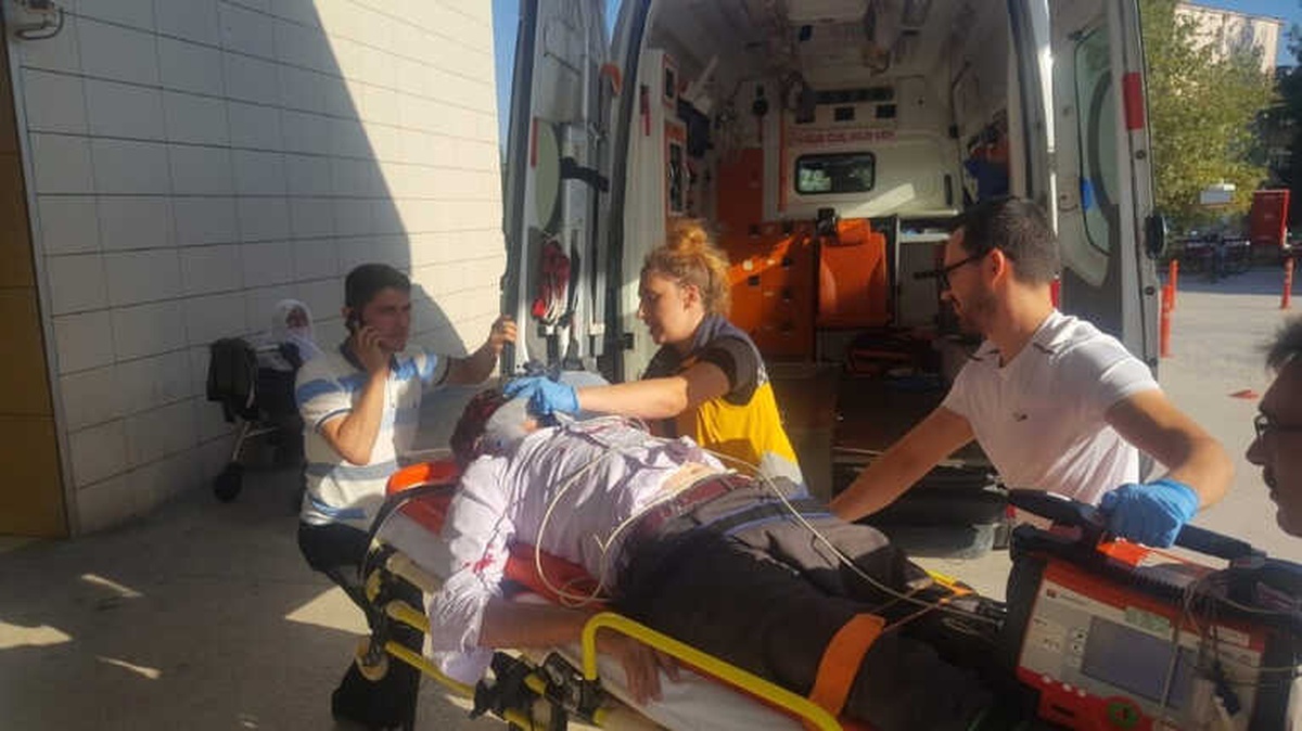 Ambulansın Çarptığı Yaşlı Adam Hayatını Kaybetti