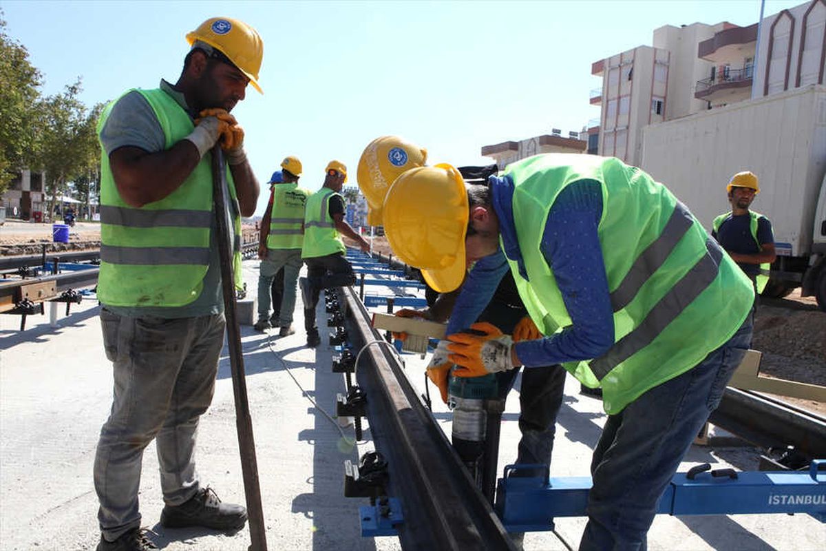 Antalya\'da 3. Etap Raylı Sistem Projesi Devam Ediyor