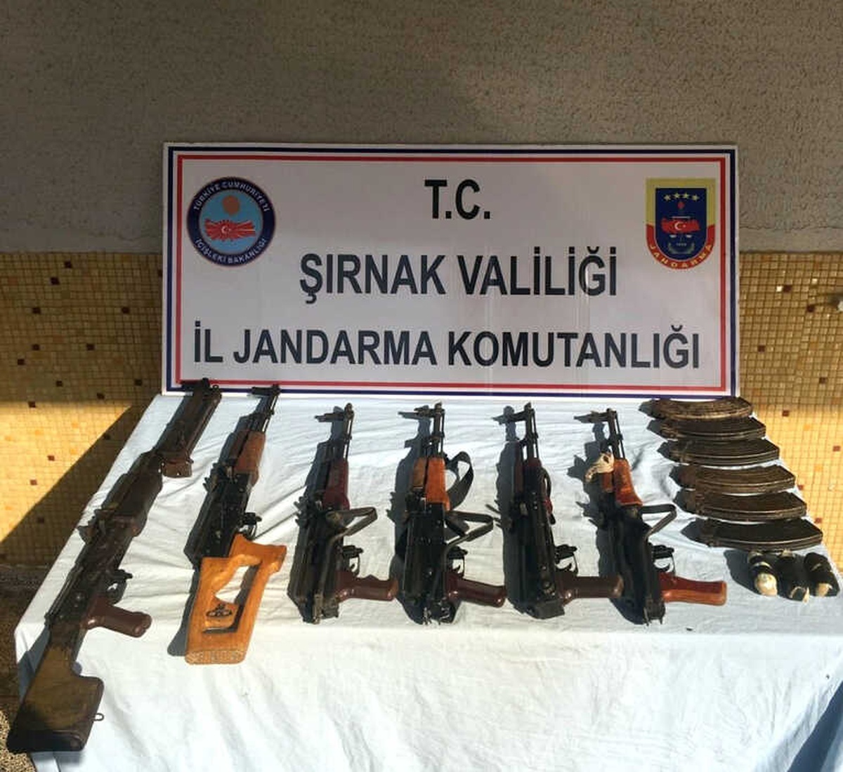 Beytüşşebap\'ta PKK\'ya Ait Silah ve Patlayıcı Ele Geçirildi
