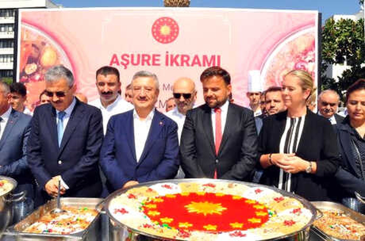 Cumhurbaşkanlığı Aşçılarının Tarifi ile Aşure Yapıldı