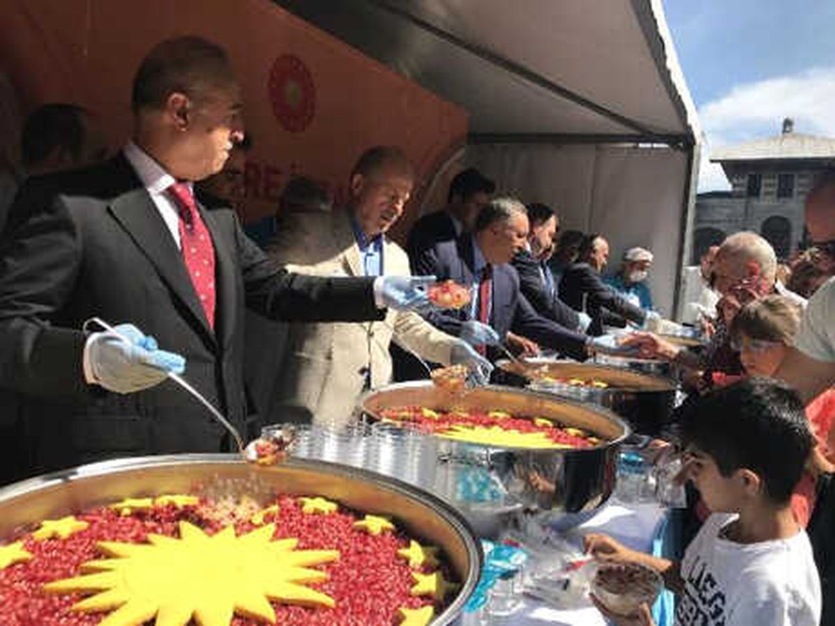 Cumhurbaşkanlığı\'ndan Sultanahmet Camisinde Aşure İkramı