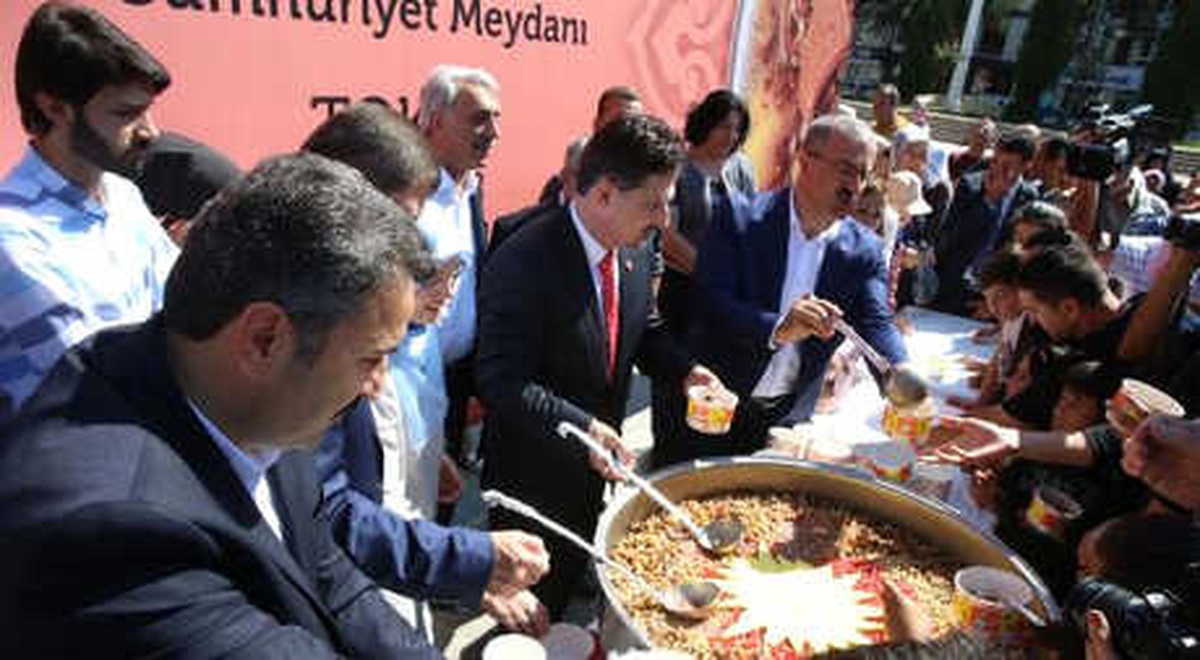 Cumhurbaşkanlığınca, Tokat\'ta Aşure Dağıtıldı