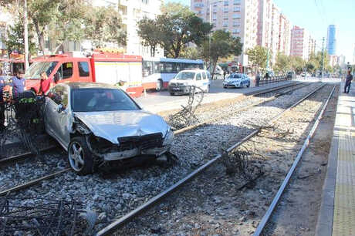 Ehliyetine 2 Kez El Koyulan Sürücü, Bu Kez Kaza Yaptı