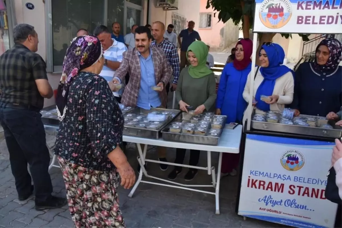 Kemalpaşa\'da Canlarla Aşure Etkinliği