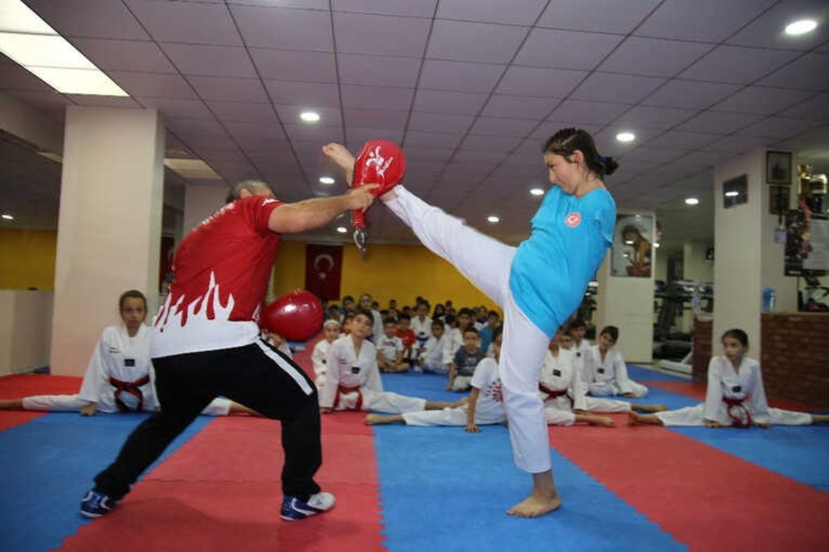Kolları Olmayan Minik Nisanur\'un Hedefi Şampiyonluk
