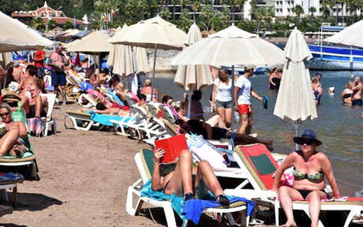 Marmaris Turistler Sonbahar Güneşinin Tadını Çıkardı