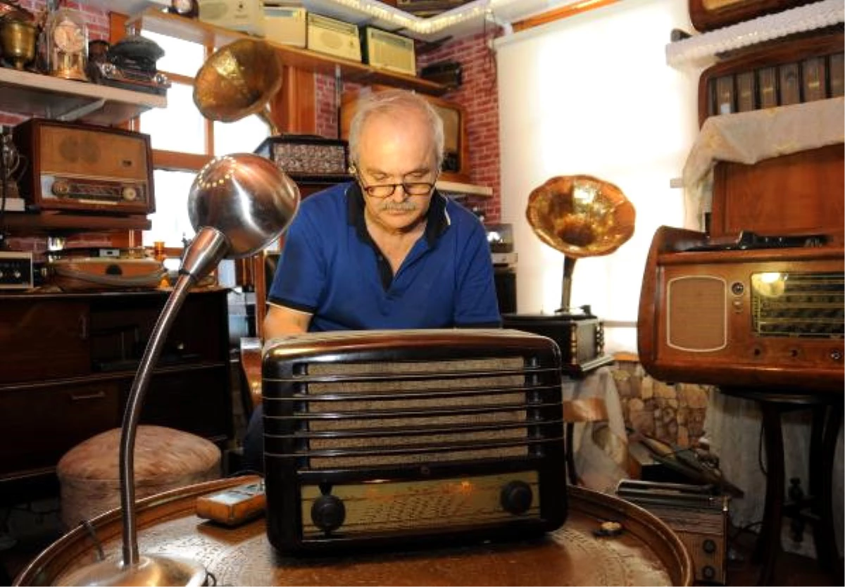 Nostalji Doktoru\' Gramofon ve Eski Radyoları Tamir Ediyor