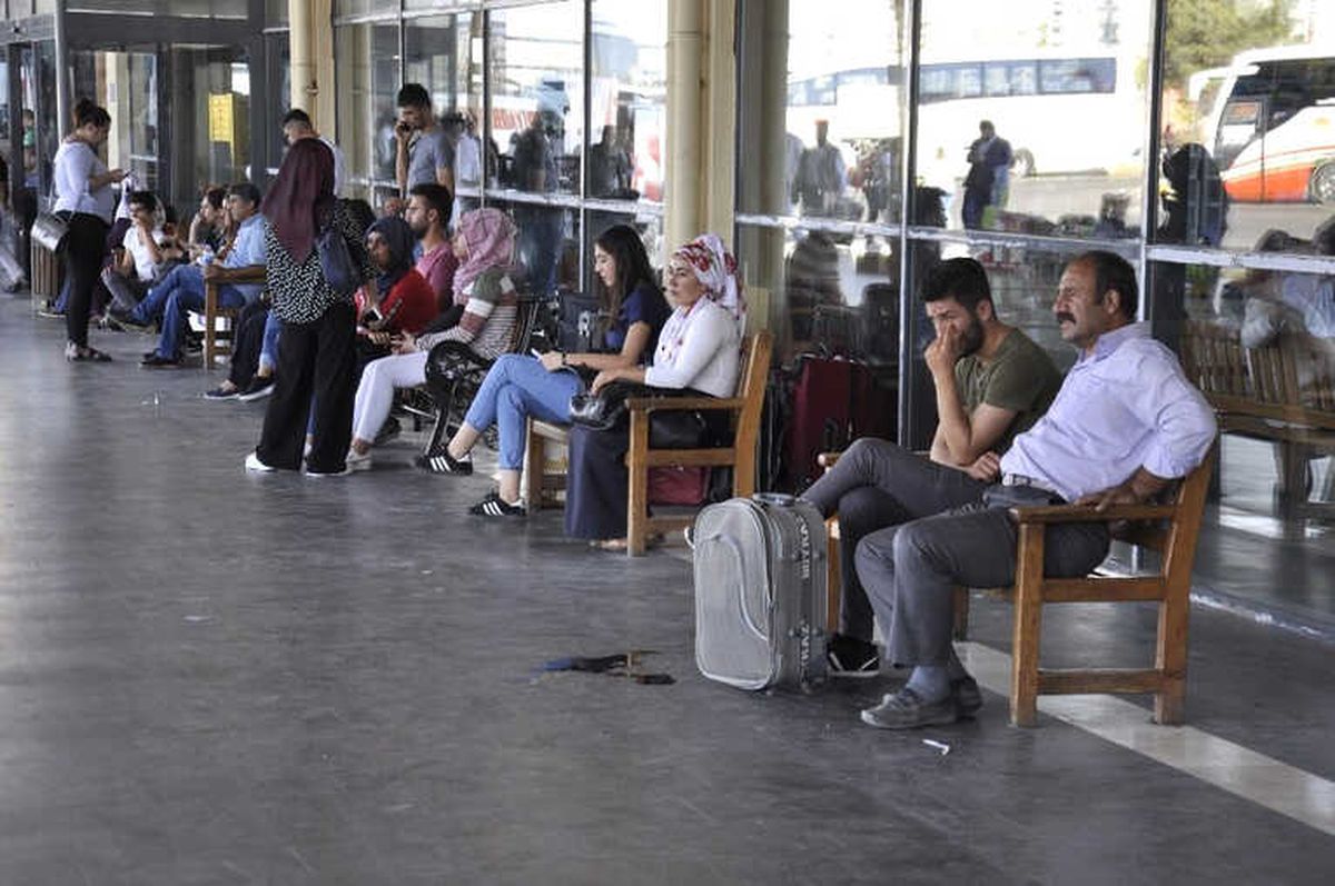 Otogarda Öğrenci Yoğunluğu