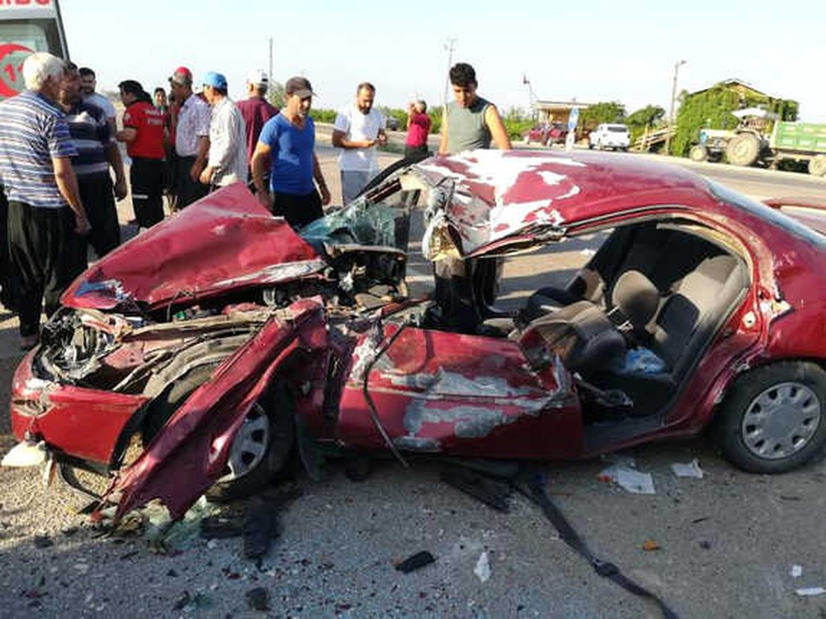 Otomobilde Sıkışan Sürücüyü Cankur Kurtardı