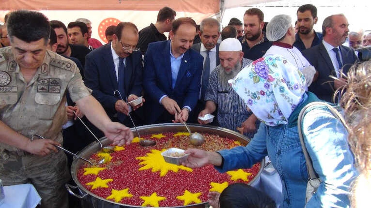 Şanlıurfa\'da Cumhurbaşkanlığı Aşure İkramına Yoğun İlgi