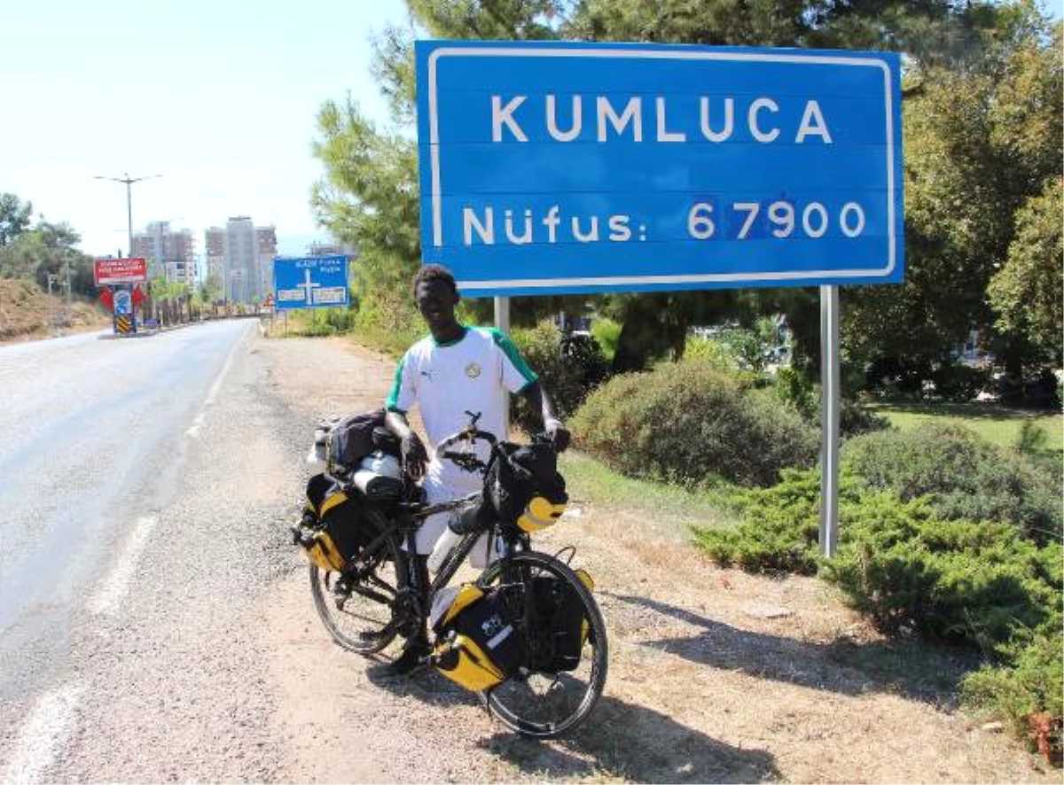 Senegalli Mustafa Bisikletle Türkiye Turu Yapıyor