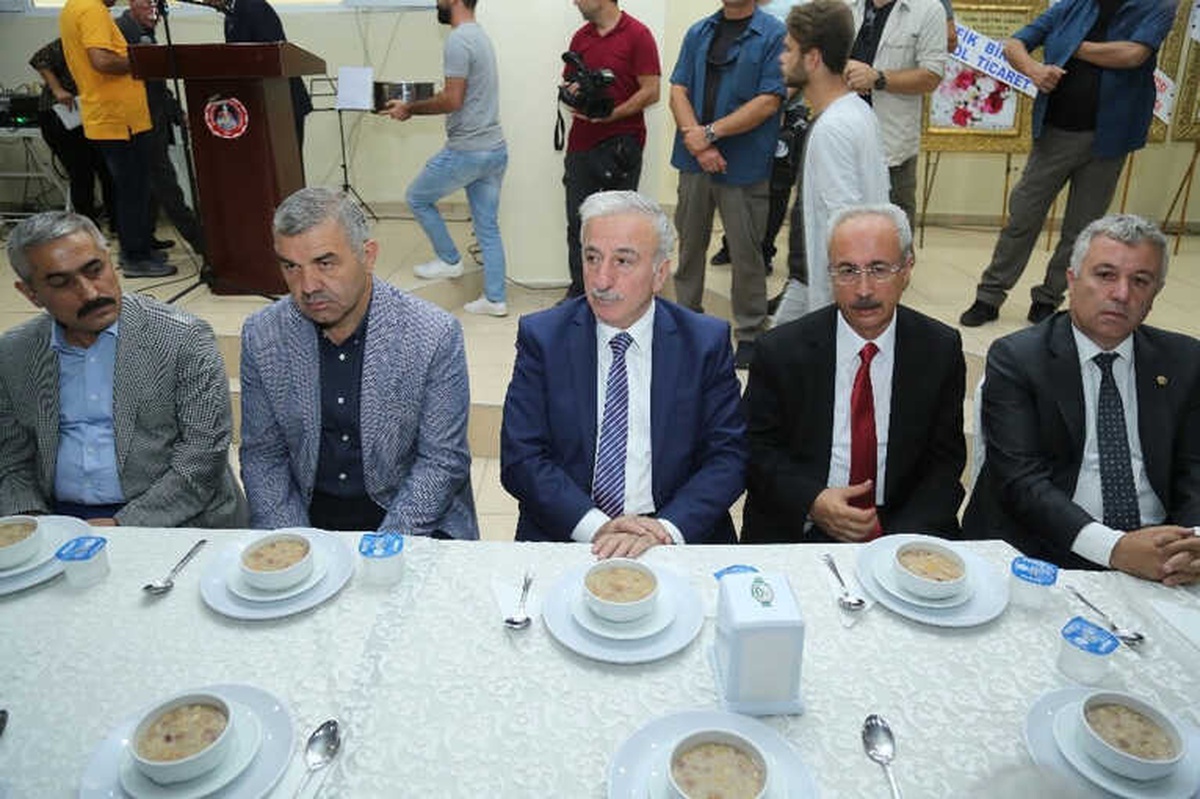 Vali Kamçı "Aynı Ağacın Meyvesi, Aynı Sazın Telleri ve Aynı Kaynağın Billur Damlalarıyız"