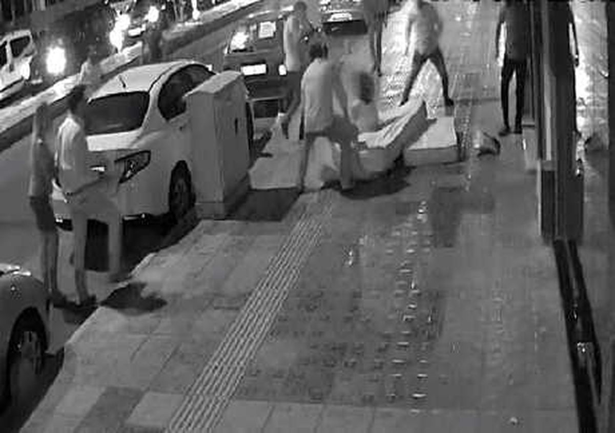 3\'üncü Katın Balkonundan Kendisini Bırakan Genç Kadın Yoğun Bakımda (2)