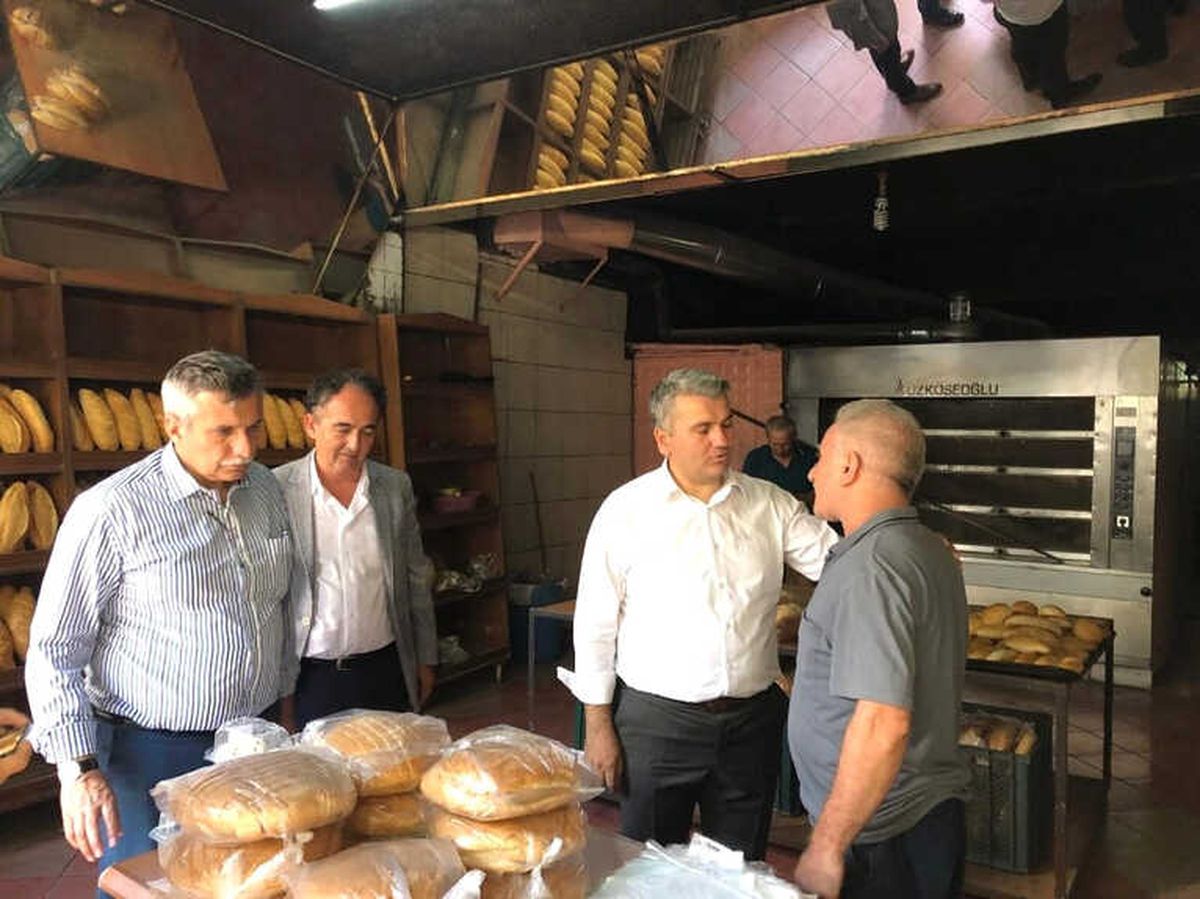 AK Parti Milletvekilleri Edremit\'te Vatandaşlarla Kucaklaştı