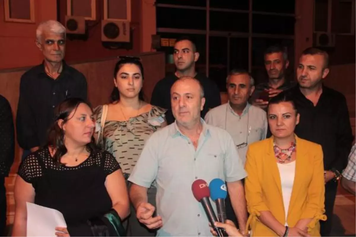 Babanın, Oğluna Pantolon Alamadığı İçin İntihar Ettiğini Yazan Gazeteci Adliyede (3)