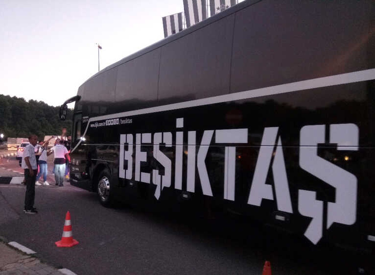 Beşiktaş Kafilesi Ülker Stadı\'na Hareket Etti