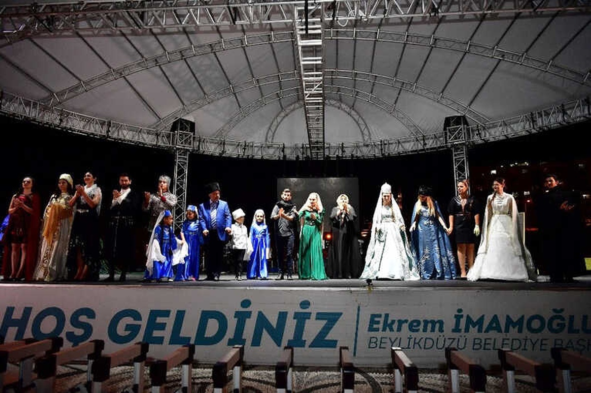 Beylikdüzü, Çerkes Kıyafetleri\'nin Zamanda Yolculuğuna Tanıklık Etti
