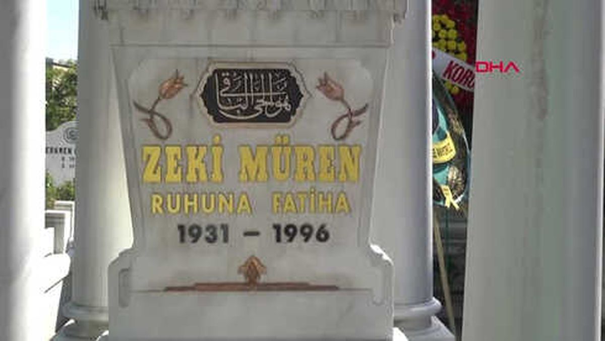 Bursa Zeki Müren Kabri Başında Anıldı