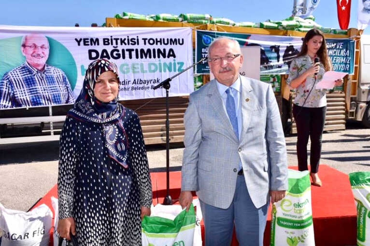 Büyükşehirden, Çiftçilere Yem Bitkisi Tohumu Desteği