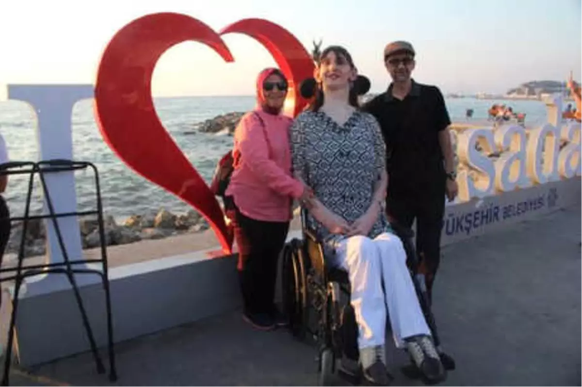 Dünyanın En Uzun Genç Kızı Üniversite Okumak İstiyor