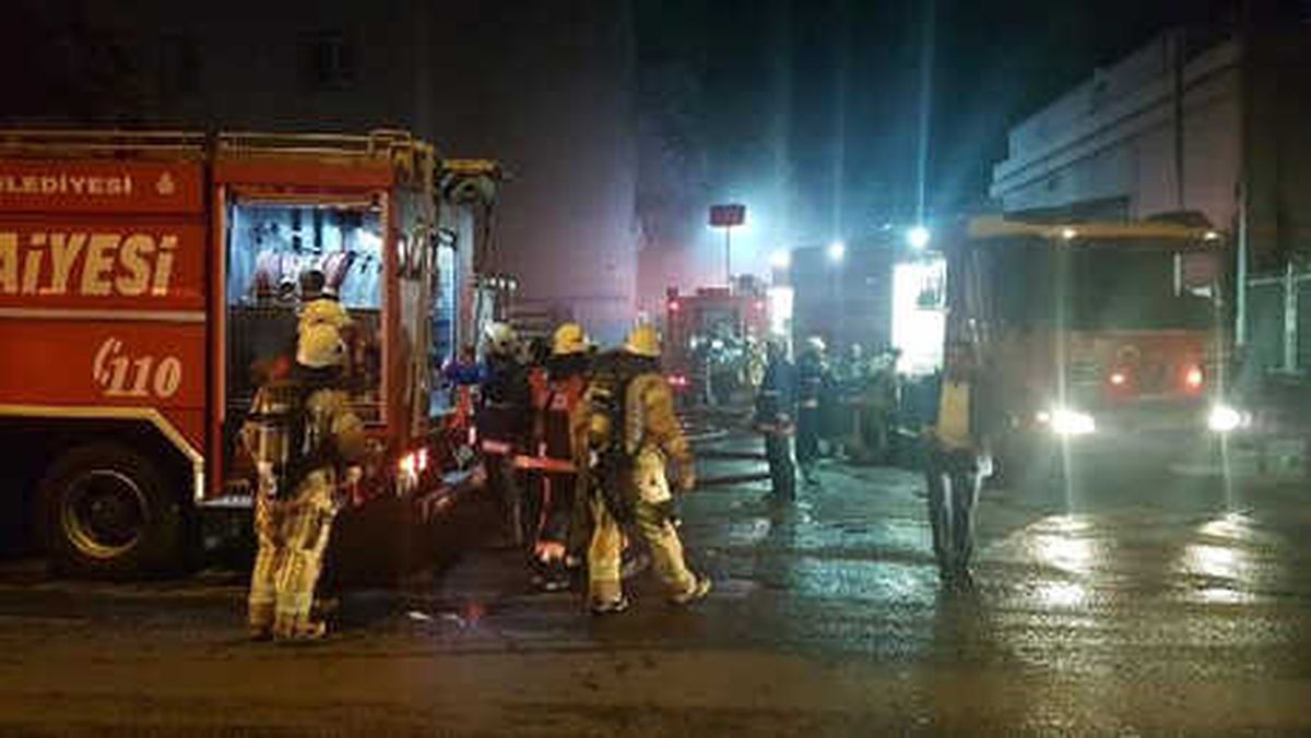 Esenyurt\'ta Fabrika Yangını (1)
