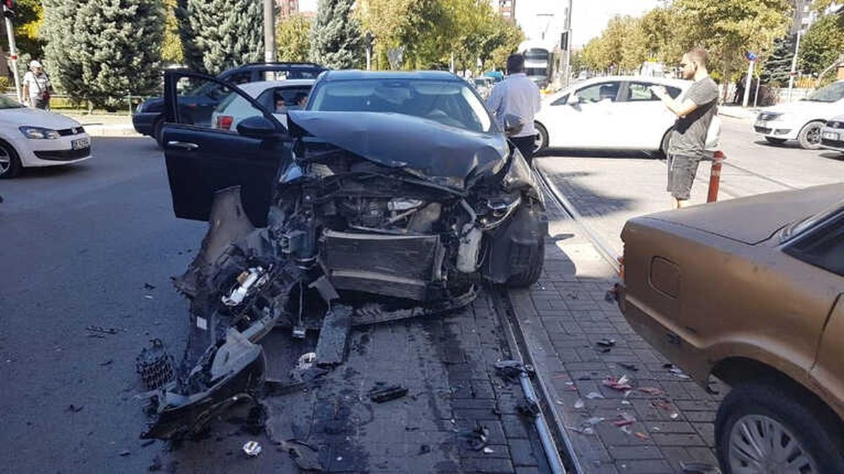 Eskişehir\'de Trafik Kazası; 4 Yaralı