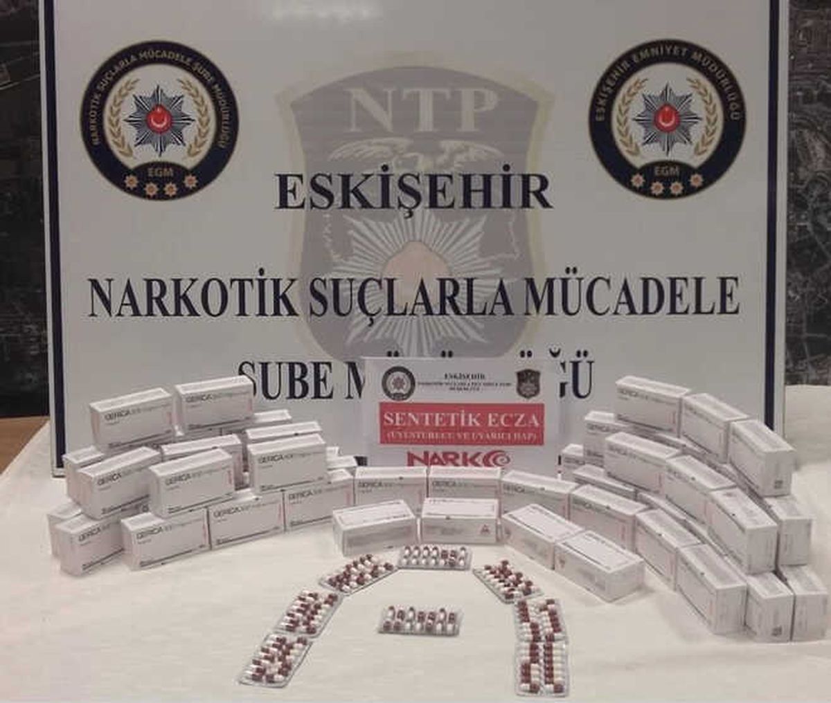 Eskişehir\'de Uyuşturucu Operasyonunda Binlerce Hap Ele Geçirildi