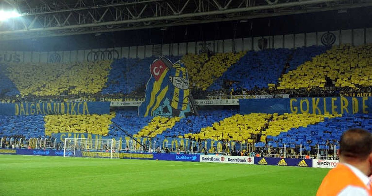 Fenerbahçe\'den Derbi Koreografisi