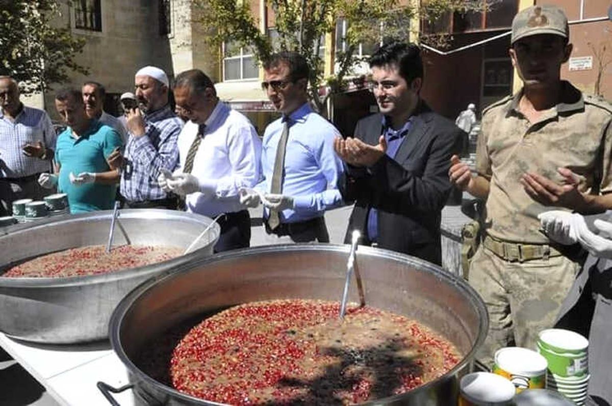 Gürün\'de 2 Bin Kişilik Aşure Dağıtıldı
