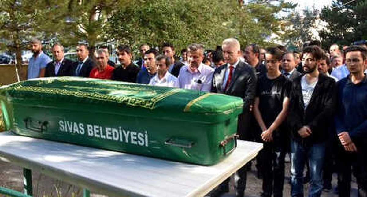 Irmakta Boğulan Öğretmen, Son Yolculuğuna Uğurlandı
