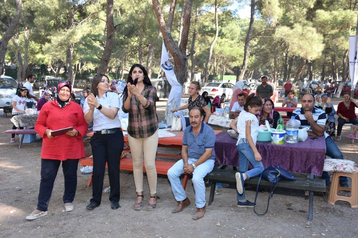İzmir\'de "Peynirli Ekmek" Çoşkusu