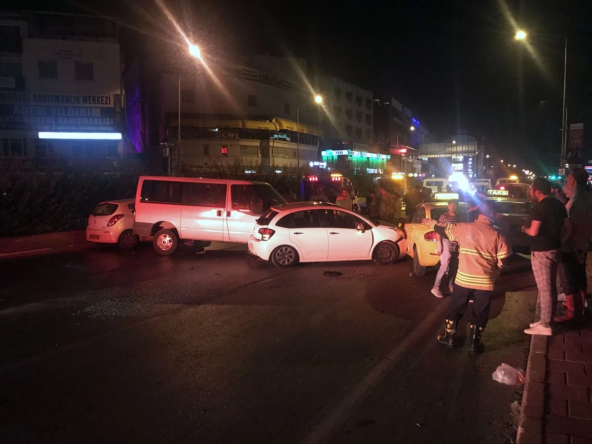 İzmir\'de Zincirleme Trafik Kazası