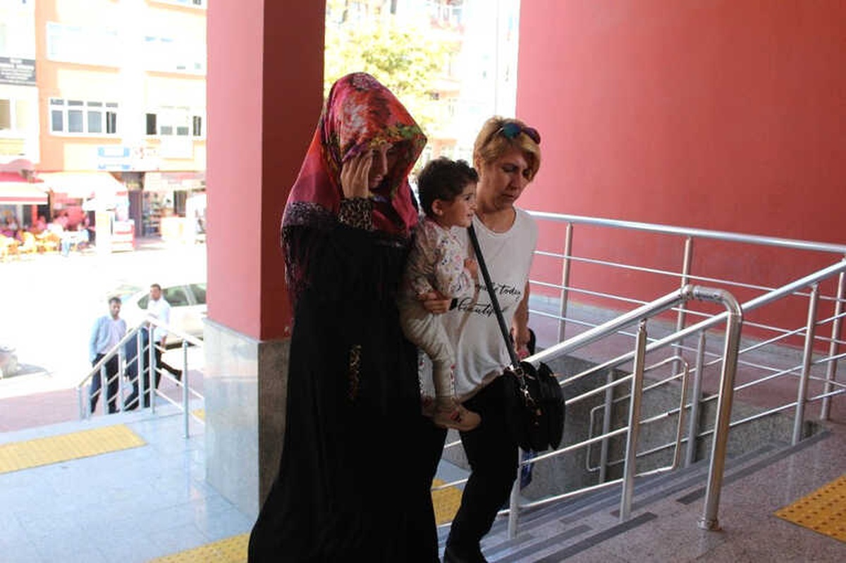 Kiralık Araç ile Eroin Sevkiyatı Yapan Aile 2 Yaşındaki Kızları ile Adliyeye Sevk Edildi