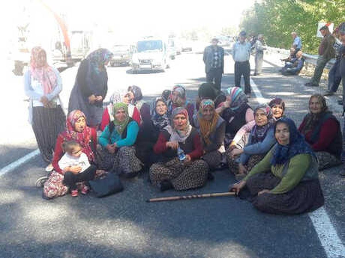 Köylülerden Su İçin Yol Kapatma Eylemi