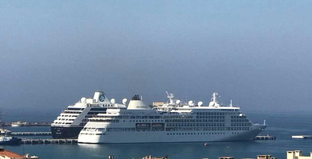 Kuşadası\'na İki Gemiyle 1605 Turist Geldi