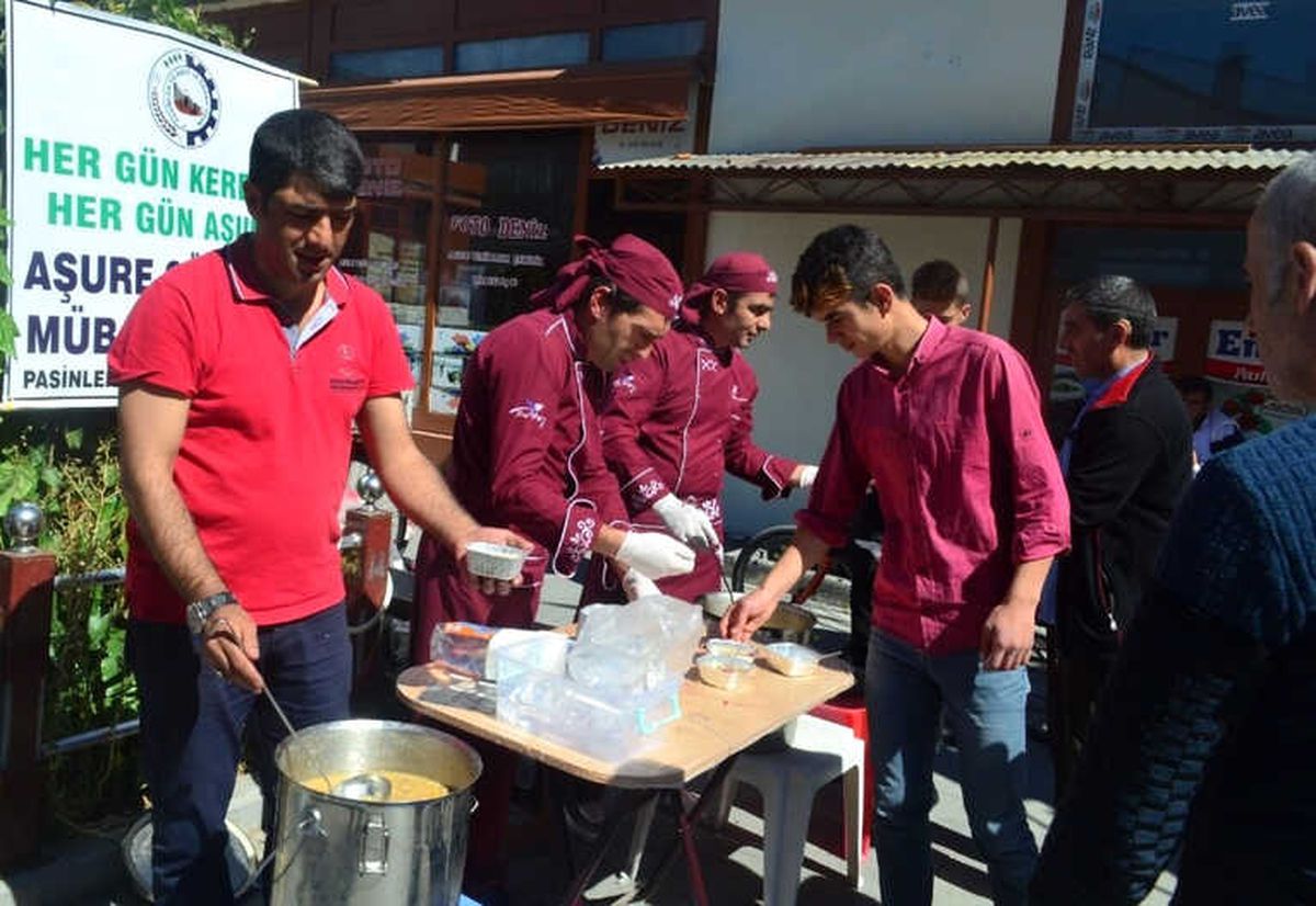 Pasinler Tso\'dan 2 Bin Kişiye Aşure İkramı