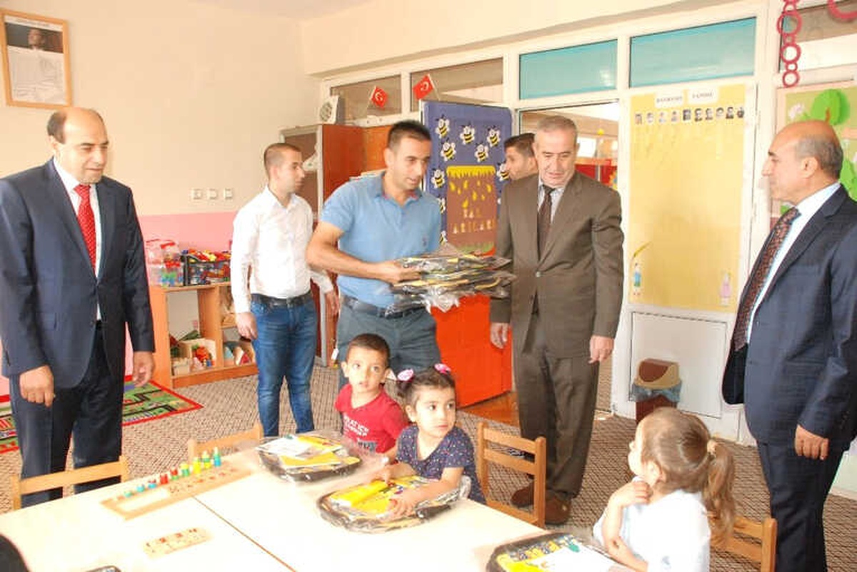PTT\'den Öğrencilere Kırtasiye Malzemesi