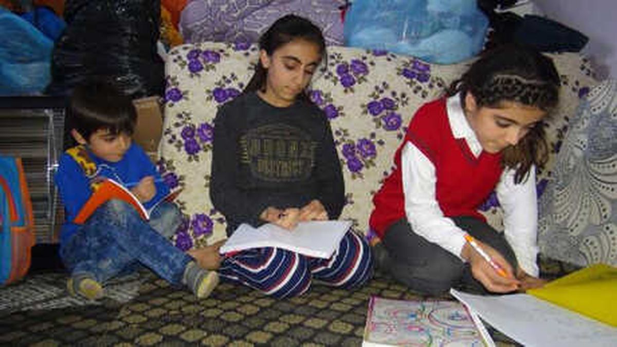Sahibinin Evden Çıkardığı 6 Kişilik Aile, Tek Odada Yaşıyor