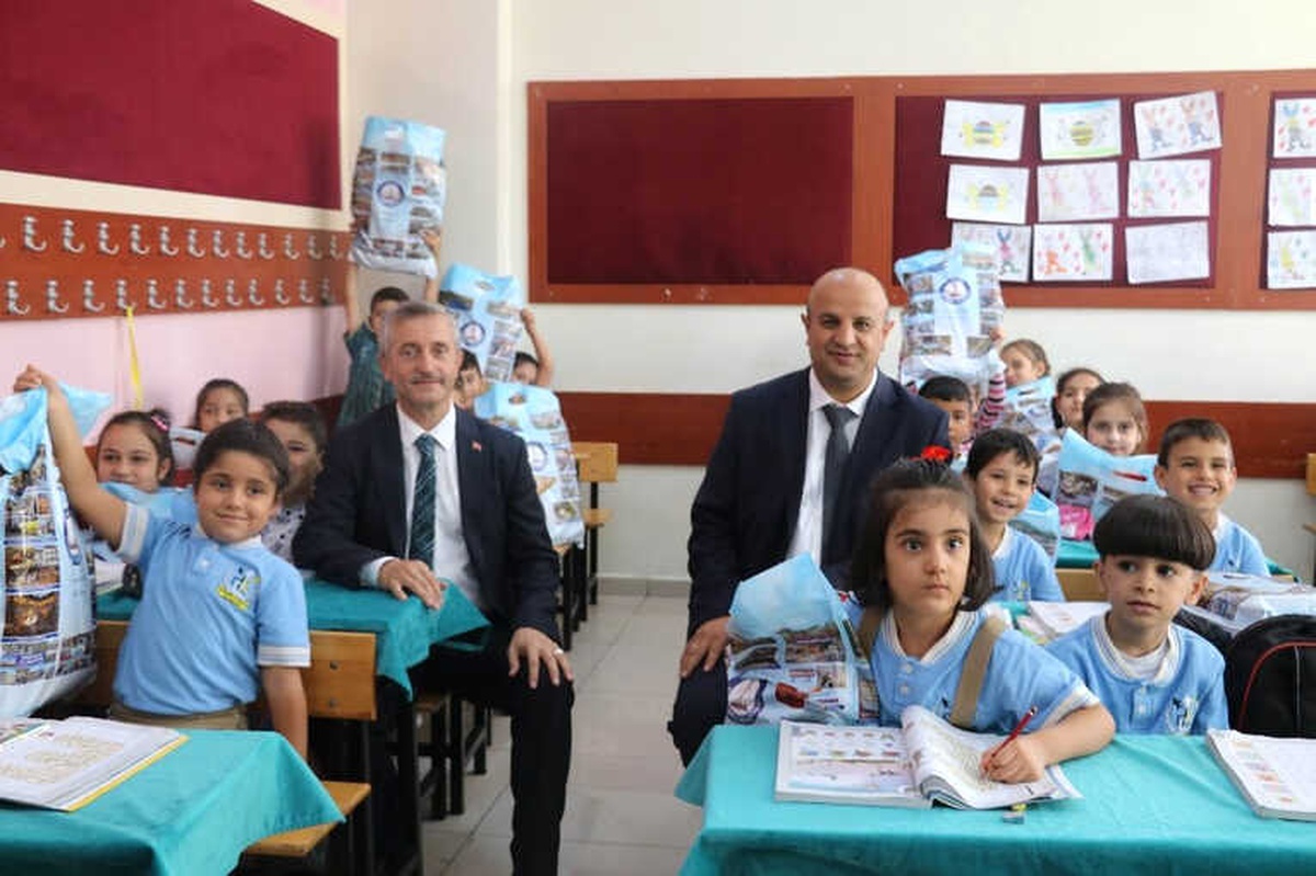 Şahinbey\'de 30 Bin Öğrenciye Kırtasiye Yardımı
