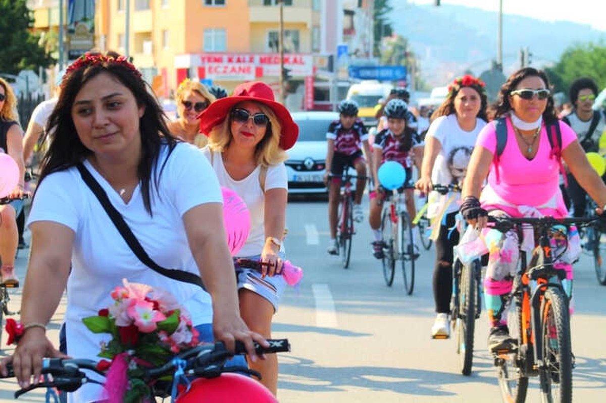 Süslü Kadınlar Giresun\'da Farkındalık İçin Pedal Çevirdi