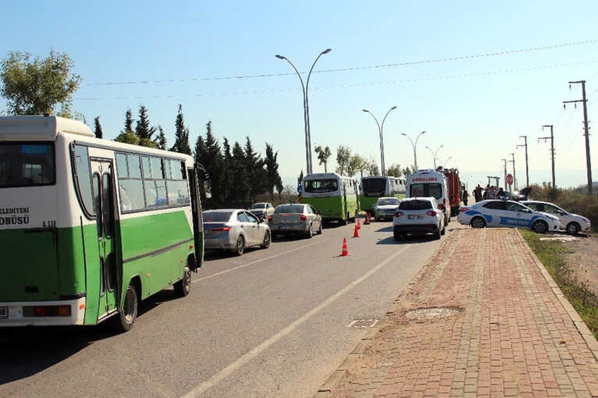 U\' Dönüşü Kazaya Neden Oldu : 4 Yaralı