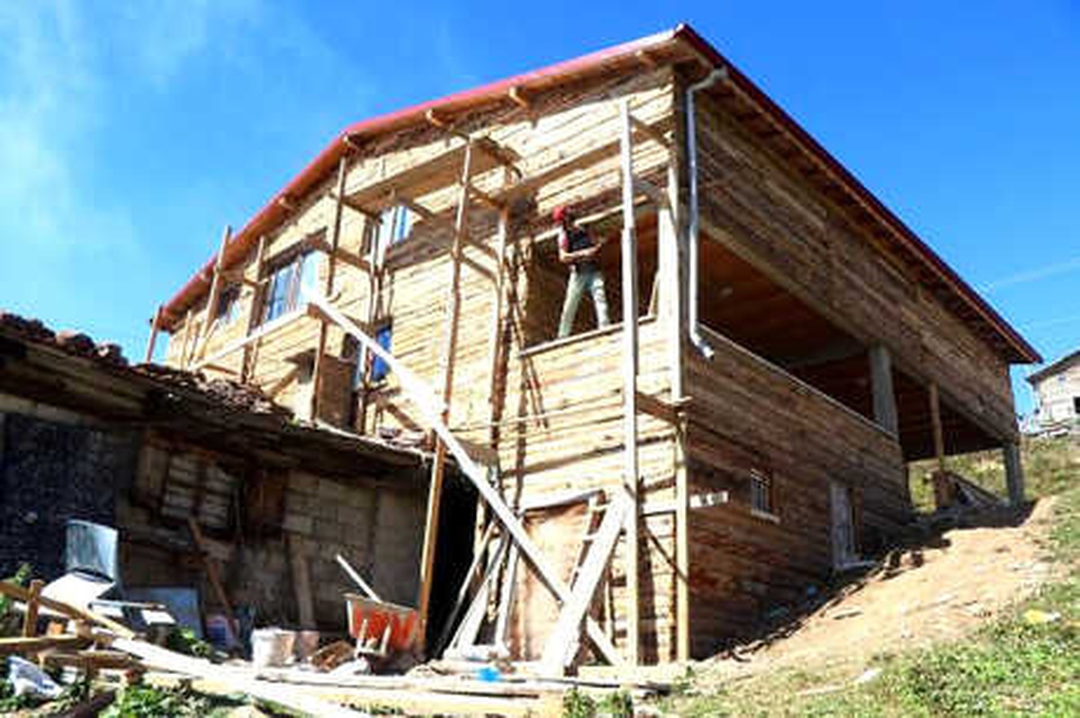 Yayla Sakinleri Karar Aldı, Beton Yapılar Ahşaba Dönüşüyor