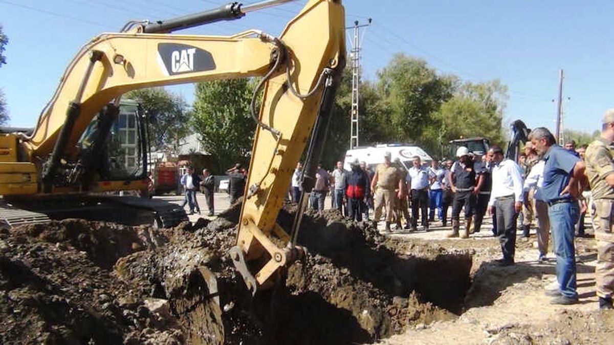 500\'lük İçme Suyu Borusuna Düşen İşçi Kayboldu